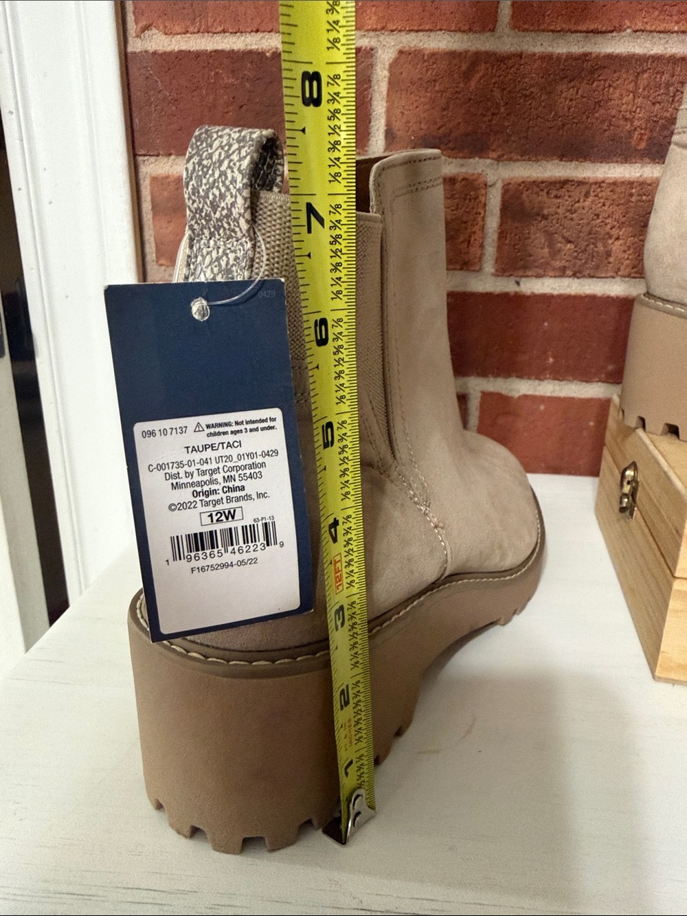 Universal Thread Beige Suede Lug Sole Chelsea Booties 12wide - Picture 2 of 7